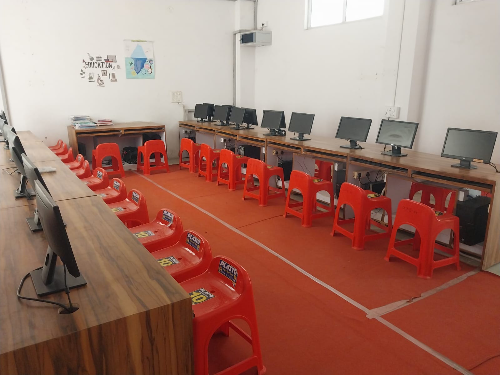 Computer Lab in Geetanjali Public School in Rewa District
